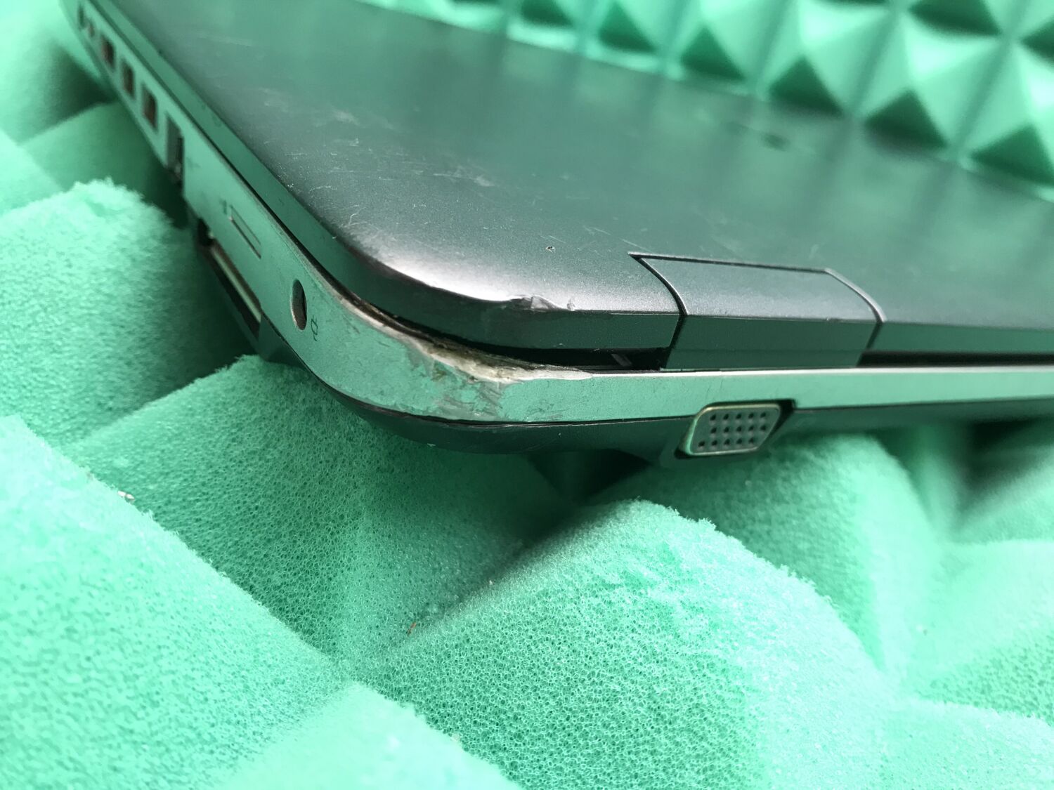 Ноутбук Б-клас HP ProBook 640 G2 / 14" (1920x1080) TN / Intel Core i5-6200U (2 (4) ядра по 2.3 - 2.8 GHz) / 8 GB DDR4 / 180 GB SSD / Intel HD Graphics 520 / WebCam / Fingerprint / BD-ROM / DisplayPort - Зображення 10