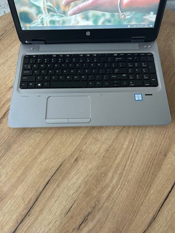 Ноутбук Б-клас HP ProBook 650 G2 / 15.6" (1366x768) TN / Intel Core i7-6600U (2 (4) ядра по 2.6 - 3.4 GHz) / 8 GB DDR4 / 256 GB SSD M.2 / Intel HD Graphics 520 / WebCam / VGA - Зображення 3