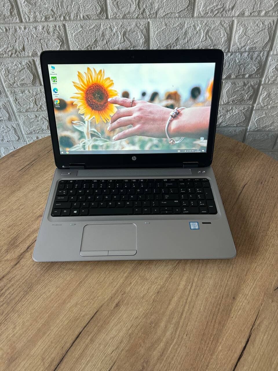 Ноутбук Б-клас HP ProBook 650 G2 / 15.6" (1920x1080) TN / Intel Core i7-6600U (2 (4) ядра по 2.6 - 3.4 GHz) / 8 GB DDR4 / 256 GB SSD M.2 / Intel HD Graphics 520 / WebCam / VGA - Зображення 2