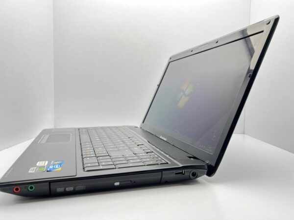Ноутбук Б-клас Lenovo G560 / 15.6" (1366x768) TN / Intel Core i5-480M (2 (4) ядра по 2.66 - 2.93 GHz) / 4 GB DDR3 / 640 GB HDD / nVidia GeForce 310M, 1 GB GDDR3, 64-bit - Зображення 3