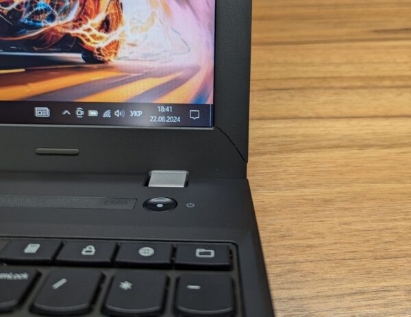Ноутбук Б-класс Lenovo ThinkPad E560 / 15.6" (1366x768) TN / Intel Core i5-6200U (2 (4) ядра по 2.3 - 2.8 GHz) / 8 GB DDR3 / 240 GB SSD / Intel HD Graphics 520 / WebCam / TouchID / Windows 10 - Зображення 3