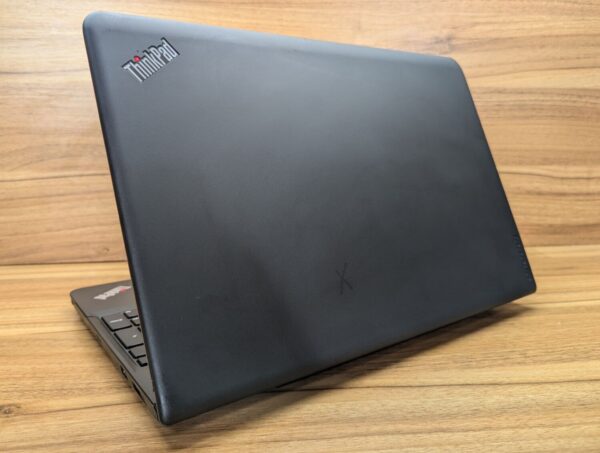 Ноутбук Б-класс Lenovo ThinkPad E560 / 15.6" (1366x768) TN / Intel Core i5-6200U (2 (4) ядра по 2.3 - 2.8 GHz) / 8 GB DDR3 / 240 GB SSD / Intel HD Graphics 520 / WebCam / TouchID / Windows 10 - Зображення 7