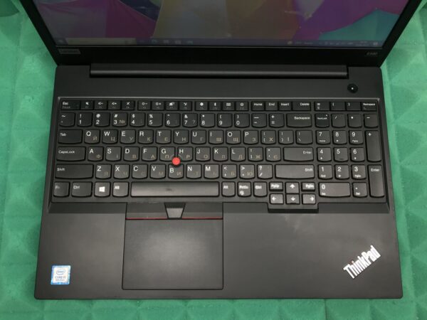 Ноутбук Б-клас Lenovo ThinkPad E590 / 15.6" (1366x768) TN / Intel Core i3-8145U (2 (4) ядра по 2.1 - 3.9 GHz) / 8 GB DDR4 / 256 GB SSD / Intel UHD Graphics 620 / WebCam / USB 3.1 / HDMI - Зображення 4