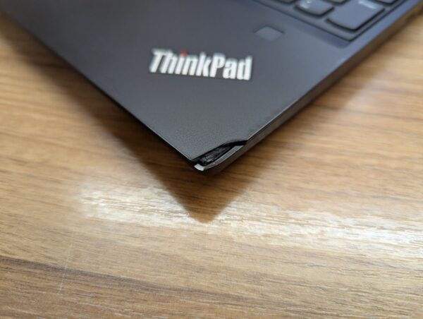 Ноутбук Б-клас Lenovo ThinkPad E590 / 15.6" (1920x1080) IPS / Intel Core i5-8265U (4 (8) ядра по 1.6 - 3.9 GHz) / 8 GB DDR4 / 256 GB SSD / Intel UHD Graphics / WebCam / TouchID / Windows 10 - Зображення 3