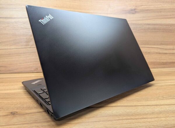 Ноутбук Б-клас Lenovo ThinkPad E590 / 15.6" (1920x1080) IPS / Intel Core i5-8265U (4 (8) ядра по 1.6 - 3.9 GHz) / 8 GB DDR4 / 256 GB SSD / Intel UHD Graphics / WebCam / TouchID / Windows 10 - Зображення 8