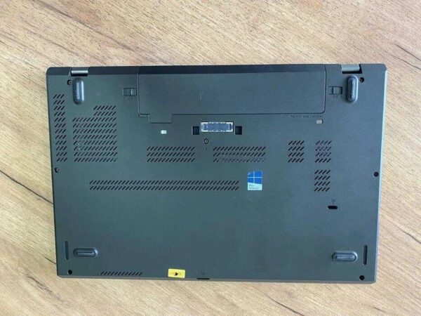 Ноутбук Б-клас Lenovo ThinkPad T560 / 15.6" (1920x1080) IPS / Intel Core i5-6300U (2 (4) ядра по 2.4 - 3.0 GHz) / 8 GB DDR3 / 256 GB SSD / Intel HD Graphics 520 / WebCam / HDMI - Зображення 8