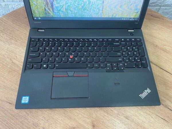 Ноутбук Б-клас Lenovo ThinkPad T560 / 15.6" (1920x1080) IPS / Intel Core i5-6300U (2 (4) ядра по 2.4 - 3.0 GHz) / 8 GB DDR3 / 256 GB SSD / Intel HD Graphics 520 / WebCam / HDMI - Зображення 4
