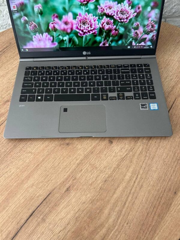 Ноутбук Б-клас LG Gram 15Z975 / 15.6" (1920x1080) IPS / Intel Core i7-8550U (4 (8) ядра по 1.8 - 4.0 GHz) / 8 GB DDR4 / 256 GB SSD M.2 / Intel UHD Graphics 620 / WebCam / HDMI - Зображення 3
