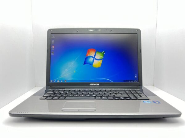 Ноутбук Б-клас Medion Akoya E7218 / 17.3" (1600x900) TN / Intel Core i3-2310M (2 (4) ядра по 2.1 GHz) / 4 GB DDR3 / 500 GB HDD / Intel HD Graphics 3000 / WebCam / USB 3.0 - Зображення 2