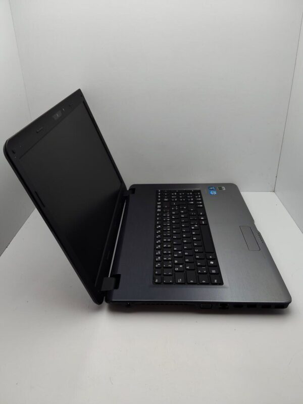 Ноутбук Б-клас Medion Akoya P7624 / 17.3" (1600х900) TN / Intel Core i3-2350M (2 (4) ядра по 2.3 GHz) / 6 GB DDR3 / 500 GB HDD / nVidia GeForce GT 630M, 1 GB DDR3, 128-bit / WebCam - Зображення 5