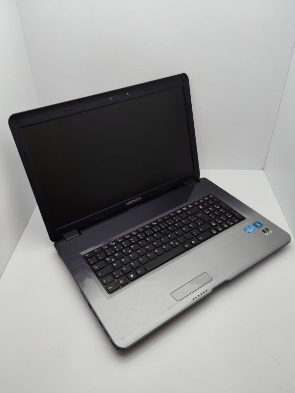 Ноутбук Б-клас Medion Akoya P7624 / 17.3" (1600х900) TN / Intel Core i3-2350M (2 (4) ядра по 2.3 GHz) / 6 GB DDR3 / 500 GB HDD / nVidia GeForce GT 630M, 1 GB DDR3, 128-bit / WebCam - Зображення 3