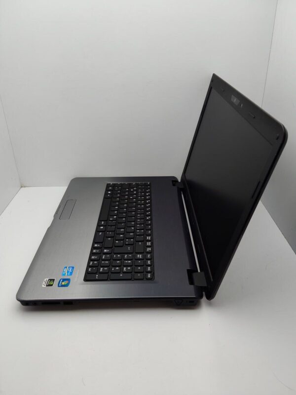 Ноутбук Б-клас Medion Akoya P7624 / 17.3" (1600х900) TN / Intel Core i3-2350M (2 (4) ядра по 2.3 GHz) / 6 GB DDR3 / 500 GB HDD / nVidia GeForce GT 630M, 1 GB DDR3, 128-bit / WebCam - Зображення 6