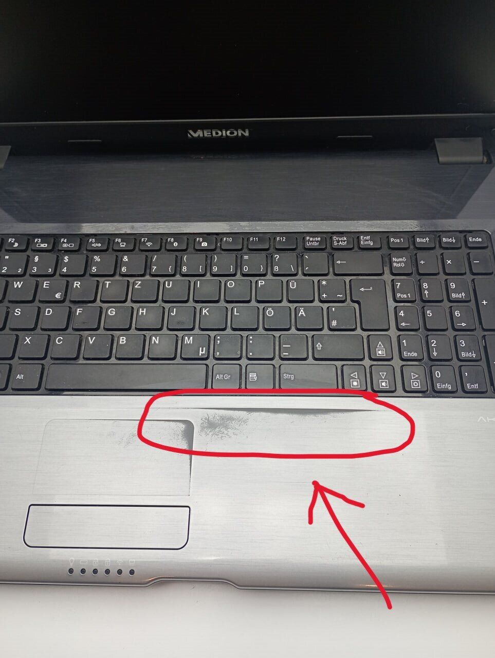 Ноутбук Б-клас Medion Akoya P7624 / 17.3" (1600х900) TN / Intel Core i3-2350M (2 (4) ядра по 2.3 GHz) / 6 GB DDR3 / 500 GB HDD / nVidia GeForce GT 630M, 1 GB DDR3, 128-bit / WebCam / АКБ не тримає - Зображення 7