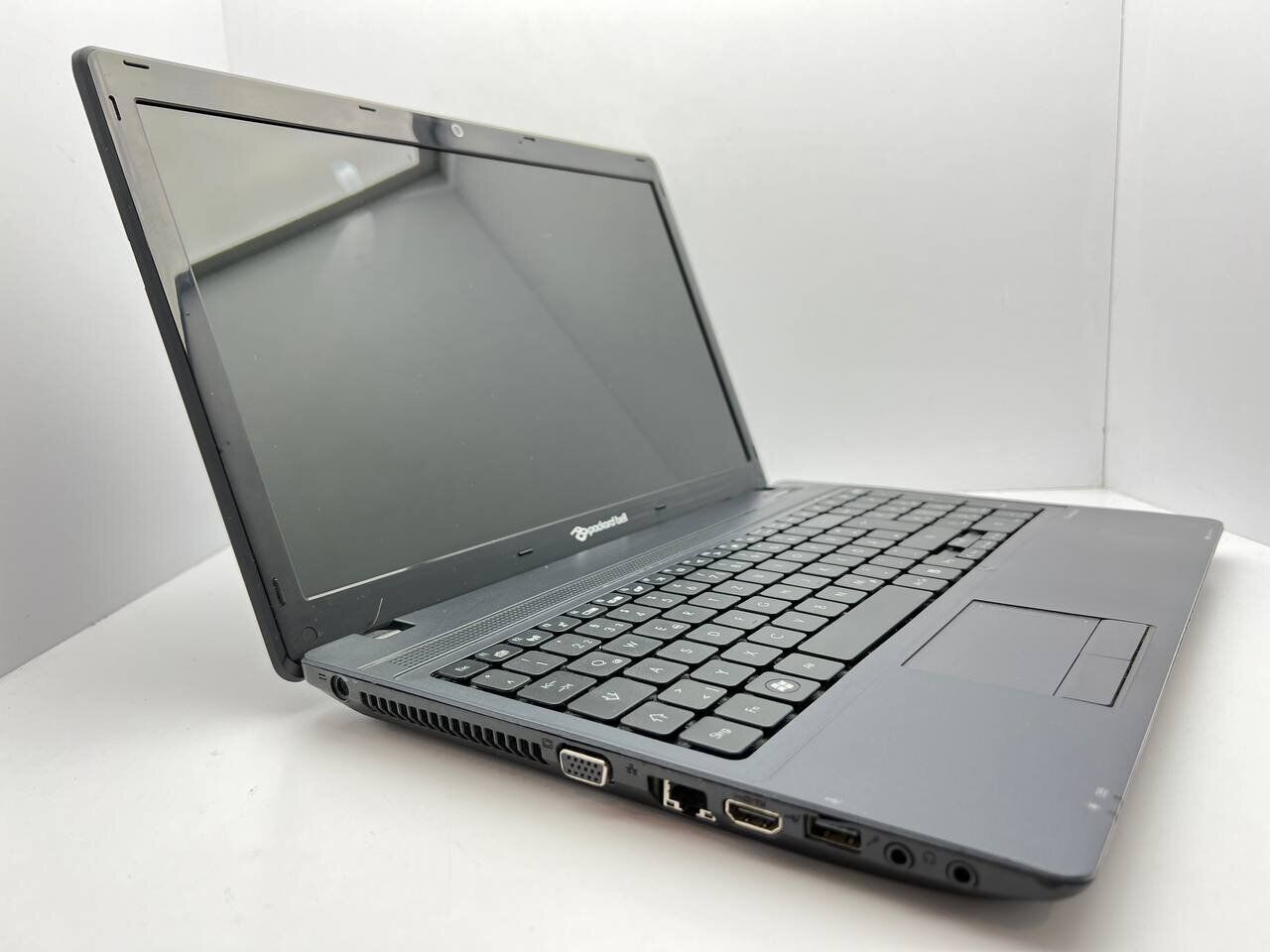 Ноутбук Б-клас Packard Bell EasyNote TM85 / 15.6" (1366x768) TN / Intel Core i3-330M (2 (4) ядра по 2.13 GHz) / 4 GB DDR3 / 500 GB HDD / Intel HD Graphics / WebCam / АКБ відсутня - Зображення 2