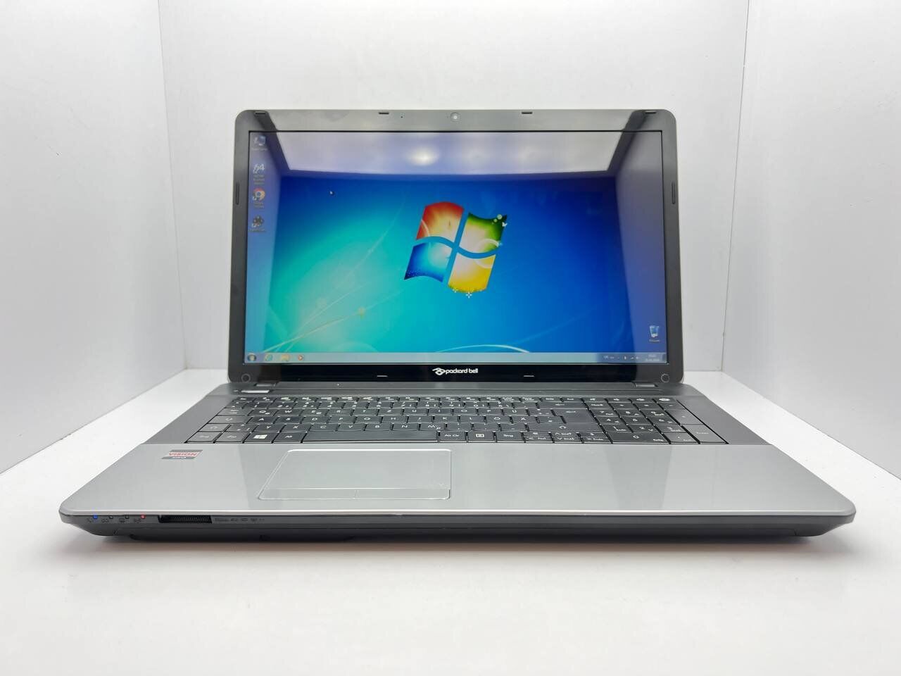 Ноутбук Б-клас Packard Bell EG70 / 17.3" (1600x900) TN / AMD E-300 (2 ядра по 1.3 GHz) / 4 GB DDR3 / 250 GB HDD / AMD Radeon HD 6310 Graphics / WebCam - Зображення 2