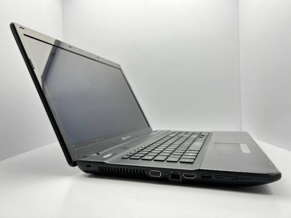 Ноутбук Б-клас Packard Bell LK11BZ / 17.3" (1600x900) TN / AMD E-300 (2 ядра по 1.3 GHz) / 4 GB DDR3 / 240 GB SSD / AMD Radeon HD 6310 Graphics / WebCam - Зображення 3