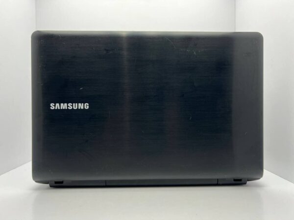 Ноутбук Б-клас Samsung NP355E7C / 17.3" (1600x900) TN / AMD A4-4300M (2 ядра по 2.5 - 3.0 GHz) / 8 GB DDR3 / 240 GB SSD / AMD Radeon HD 7420G Graphics / WebCam - Зображення 5