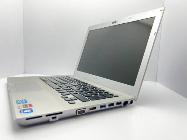 Ноутбук Б-клас Sony Vaio PCG-4251GM / 13.3" (1366x768) TN / Intel Core i5-2430M (2 (4) ядра по 2.4 - 3.0 GHz) / 6 GB DDR3 / 240 GB SSD / Intel HD Graphics 3000 / WebCam / Без АКБ - Зображення 4