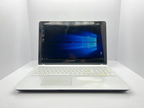 Ноутбук Б-клас Sony Vaio SVF152C29M / 15.6" (1366x768) TN / Intel Pentium 2117U (2 ядра по 1.8 GHz) / 4 GB DDR3 / 320 GB HDD / Intel HD Graphics 2500 / WebCam - Зображення 2