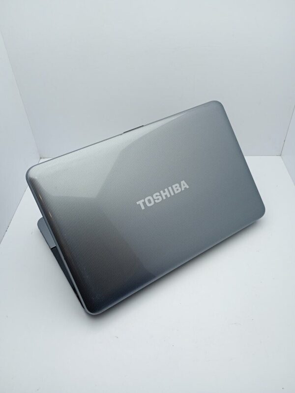 Ноутбук Б-класс Toshiba L850 / 15.6" (1366x768) TN / Intel Core i5-3210M (2 (4) ядра по 2.5 - 3.1 GHz) / 6 GB DDR3 / 1000 GB HDD / AMD Radeon HD 7600M, 1 GB GDDR3, 64-bit / WebCam - Зображення 9
