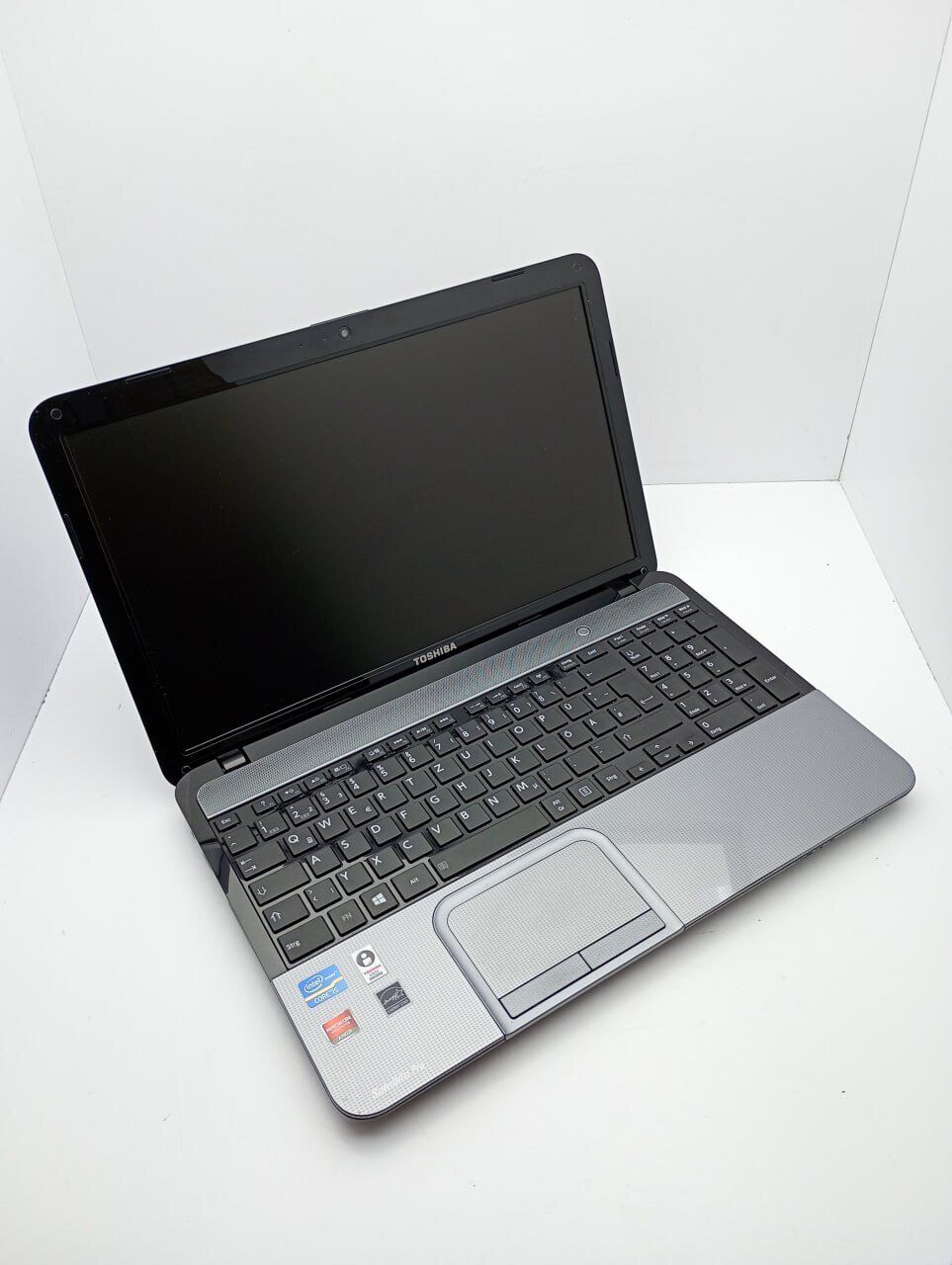 Ноутбук Б-класс Toshiba L850 / 15.6" (1366x768) TN / Intel Core i5-3210M (2 (4) ядра по 2.5 - 3.1 GHz) / 6 GB DDR3 / 1000 GB HDD / AMD Radeon HD 7600M, 1 GB GDDR3, 64-bit / WebCam - Зображення 3