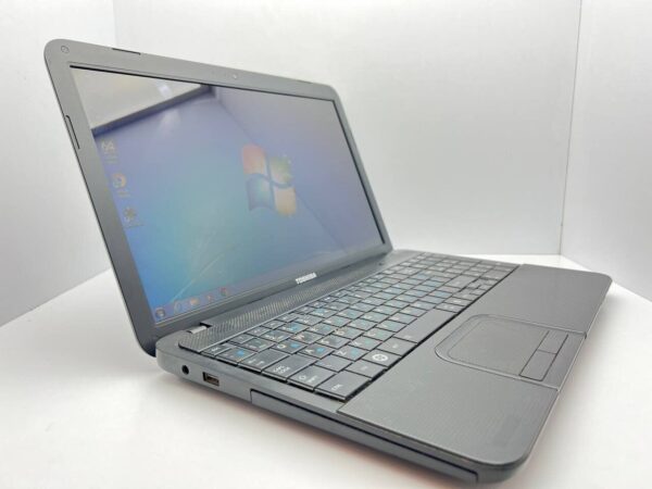 Ноутбук Б-клас Toshiba Satellite C80-12SR / 15.6" (1366x768) TN / Intel Pentium B960 (2 ядра по 2.2 GHz) / 4 GB DDR3 / 320 GB HDD / Intel HD Graphics / WebCam - Зображення 3