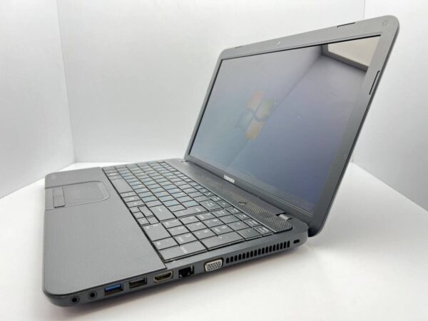 Ноутбук Б-клас Toshiba Satellite C80-12SR / 15.6" (1366x768) TN / Intel Pentium B960 (2 ядра по 2.2 GHz) / 4 GB DDR3 / 320 GB HDD / Intel HD Graphics / WebCam - Зображення 4