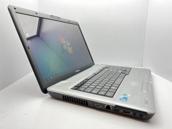 Ноутбук Б-клас Toshiba Satellite L550 / 17.3" (1600x900) TN / Intel Core 2 Duo T6500 (2 ядра по 2.1 GHz) / 4 GB DDR2 / 250 GB HDD / ATI Mobility Radeon HD 4530, 512 MB DDR3, 64-bit / WebCam - Зображення 3
