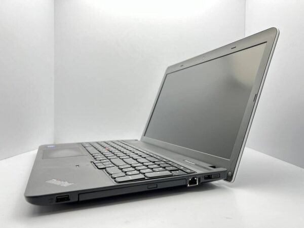 Ноутбук Б клас Lenovo ThinkPad Edge E531 / 15.6" (1366x768) TN / Intel Core i5-3230M (2 (4) ядра по 2.6 - 3.2 GHz) / 4 GB DDR3 / 240 GB SSD / Intel HD Graphics 4000 / WebCam / USB 3.0 / HDMI - Зображення 4
