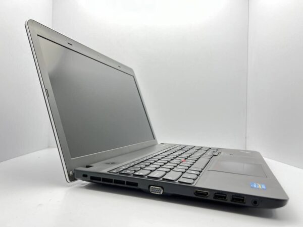 Ноутбук Б клас Lenovo ThinkPad Edge E531 / 15.6" (1366x768) TN / Intel Core i5-3230M (2 (4) ядра по 2.6 - 3.2 GHz) / 4 GB DDR3 / 240 GB SSD / Intel HD Graphics 4000 / WebCam / USB 3.0 / HDMI - Зображення 3