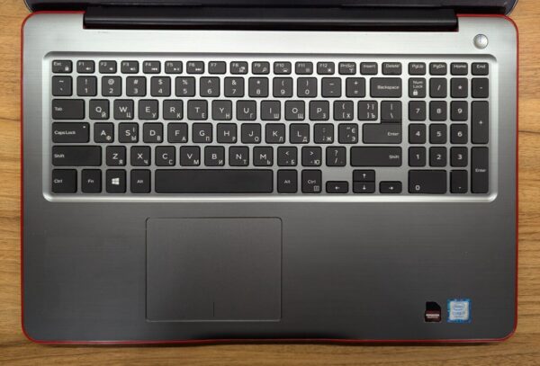 Ноутбук Dell Inspiron 5567 / 15.6" (1920x1080) IPS / Intel Core i7-7500U (2 (4) ядра по 2.7 - 3.5 GHz) / 16 GB DDR4 / 480 GB SSD / AMD Radeon R7 M445, 4 GB GDDR5, 64-bit / WebCam / Windows 10 - Зображення 3