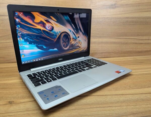 Ноутбук Dell Inspiron 5570 / 15.6" (1920x1080) IPS Touch / Intel Core i7-8550U (4 (8) ядра по 1.8 - 4.0 GHz) / 16 GB DDR4 / 512 GB SSD / AMD Radeon 530, 2 GB GDDR5, 64-bit / WebCam / Windows 10 - Зображення 4