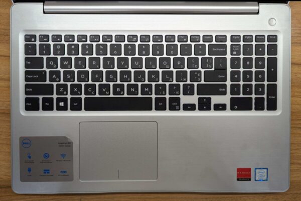 Ноутбук Dell Inspiron 5570 / 15.6" (1920x1080) IPS Touch / Intel Core i7-8550U (4 (8) ядра по 1.8 - 4.0 GHz) / 16 GB DDR4 / 512 GB SSD / AMD Radeon 530, 2 GB GDDR5, 64-bit / WebCam / Windows 10 - Зображення 3