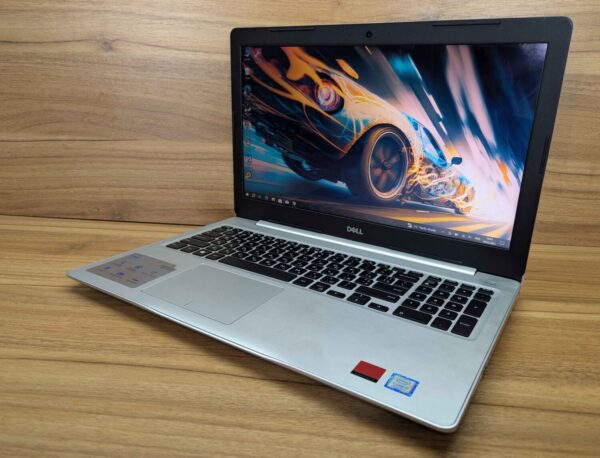 Ноутбук Dell Inspiron 5570 / 15.6" (1920x1080) IPS Touch / Intel Core i7-8550U (4 (8) ядра по 1.8 - 4.0 GHz) / 16 GB DDR4 / 512 GB SSD / AMD Radeon 530, 2 GB GDDR5, 64-bit / WebCam / Windows 10 - Зображення 5