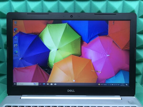 Ноутбук Dell Inspiron 5570 / 15.6" (1920x1080) TN / Intel Core i5-8250U (4 (8) ядра по 1.6 - 3.4 GHz) / 8 GB DDR4 / 256 GB SSD / Intel UHD Graphics 620 / WebCam / USB 3.1 / HDMI / Windows 10 ліцензія - Зображення 4