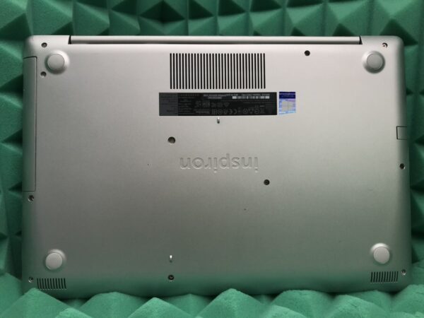 Ноутбук Dell Inspiron 5570 / 15.6" (1920x1080) TN / Intel Core i5-8250U (4 (8) ядра по 1.6 - 3.4 GHz) / 8 GB DDR4 / 256 GB SSD / Intel UHD Graphics 620 / WebCam / USB 3.1 / HDMI / Windows 10 ліцензія - Зображення 9