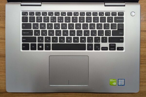 Ноутбук Dell Inspiron 7580 / 15.6" (1920x1080) IPS / Intel Core i7-8565U (4 (8) ядра по 1.8 - 4.6 GHz) / 16 GB DDR4 / 512 GB SSD / nVidia GeForce MX150, 2 GB GDDR5, 64-bit / WebCam / Windows 10 - Зображення 3