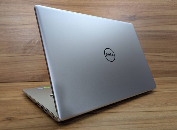 Ноутбук Dell Inspiron 7580 / 15.6" (1920x1080) IPS / Intel Core i7-8565U (4 (8) ядра по 1.8 - 4.6 GHz) / 16 GB DDR4 / 512 GB SSD / nVidia GeForce MX150, 2 GB GDDR5, 64-bit / WebCam / Windows 10 - Зображення 7