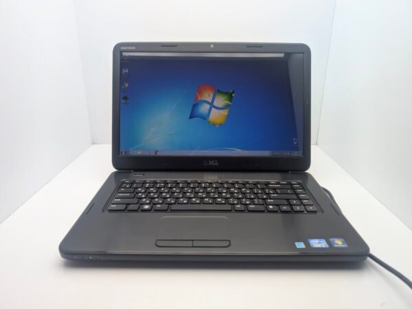 Ноутбук Dell Inspiron N5050 / 15.6" (1366x768) TN / Intel Core i3-2370M (2 (4) ядра по 2.4 GHz) / 6 GB DDR3 / 1000 GB HDD / Intel HD Graphics 3000 / WebCam / АКБ не тримає - Зображення 2