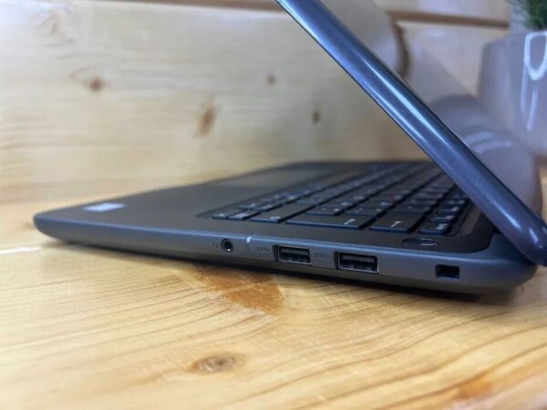 Ноутбук Dell Latitude 3380 / 13.3" (1366x768) TN / Intel Core i3-6006U (2 (4) ядра по 2.0 GHz) / 8 GB DDR4 / 128 GB SSD / Intel HD Graphics 520 / WebCam / HDMI / Windows 10 Pro - Зображення 4
