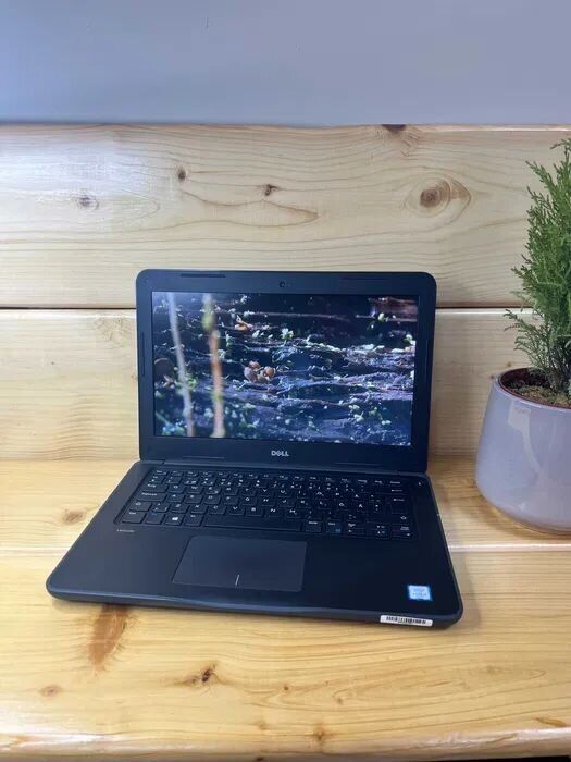 Ноутбук Dell Latitude 3380 / 13.3" (1366x768) TN / Intel Core i3-6006U (2 (4) ядра по 2.0 GHz) / 8 GB DDR4 / 128 GB SSD / Intel HD Graphics 520 / WebCam / HDMI / Windows 10 Pro - Зображення 2