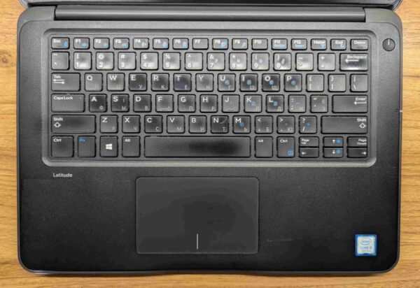 Ноутбук Б-клас Dell Latitude 3380 / 13.3" (1366x768) TN Touch / Intel Core i5-7200U (2 (4) ядра по 2.5 - 3.1 GHz) / 8 GB DDR4 / 240 GB SSD / Intel HD Graphics 520 / WebCam / Windows 10 - Зображення 3