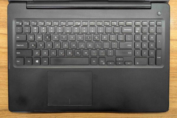 Ноутбук Dell Latitude 3590 / 15.6" (1920x1080) IPS / Intel Core i7-8550U (4 (8) ядра по 1.8 - 4.0 GHz) / 16 GB DDR4 / 512 GB SSD / AMD Radeon R7 M460, 2 GB GDDR5, 64-bit / WebCam / HDMI / Windows 10 - Зображення 3