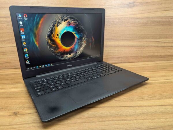 Ноутбук Dell Latitude 3590 / 15.6" (1920x1080) IPS / Intel Core i7-8550U (4 (8) ядра по 1.8 - 4.0 GHz) / 16 GB DDR4 / 512 GB SSD / AMD Radeon R7 M460, 2 GB GDDR5, 64-bit / WebCam / HDMI / Windows 10 - Зображення 4
