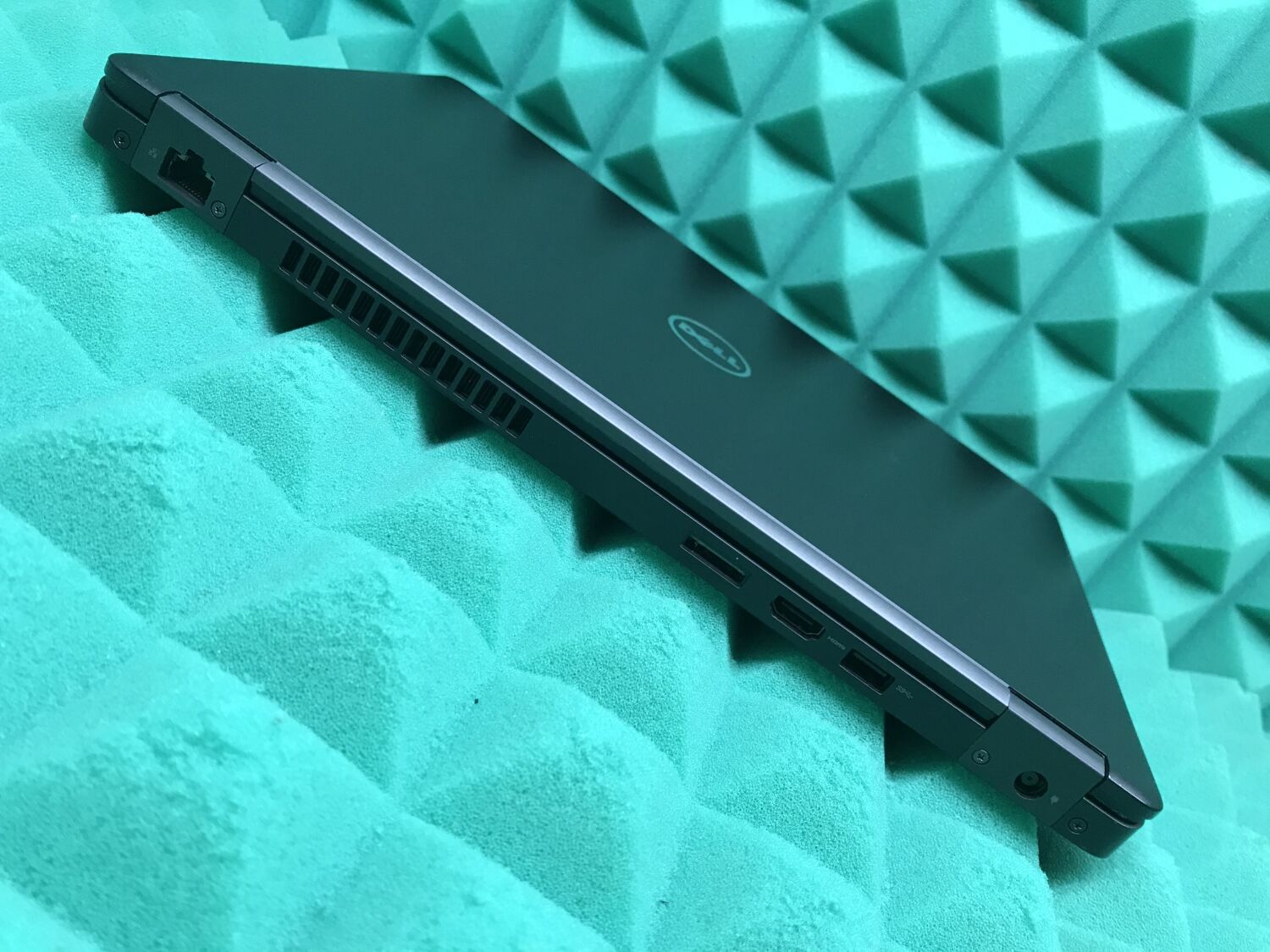 Ноутбук Dell Latitude 5480 / 14" (1366x768) TN / Intel Core i7-7600U (2 (4) ядра по 2.8 - 3.9 GHz) / 8 GB DDR4 / 240 GB SSD M.2 / Intel HD Graphics 620 / WebCam / USB 3.1 / HDMI / Windows 11 ліцензія - Зображення 7