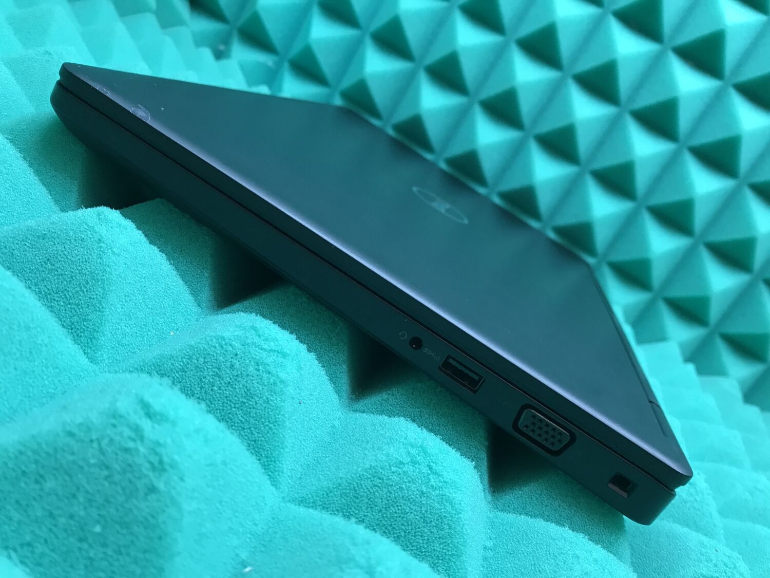 Ноутбук Dell Latitude 5490 / 14" (1366x768) TN / Intel Core i5-7300U (2 (4) ядра по 2.6 - 3.5 GHz) / 8 GB DDR4 / 256 GB SSD / Intel HD Graphics 620 / WebCam / USB 3.1 / HDMI / Windows 10 ліцензія - Зображення 8