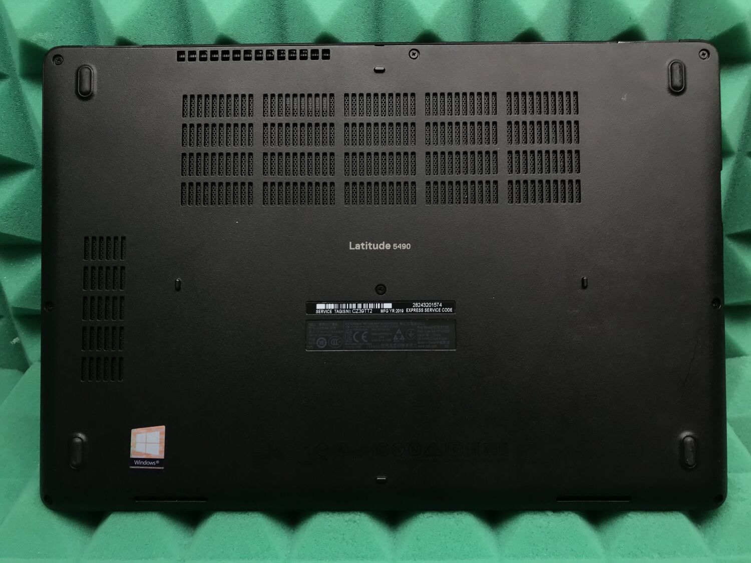 Ноутбук Dell Latitude 5490 / 14" (1366x768) TN / Intel Core i5-7300U (2 (4) ядра по 2.6 - 3.5 GHz) / 8 GB DDR4 / 256 GB SSD / Intel HD Graphics 620 / WebCam / USB 3.1 / HDMI / Windows 10 ліцензія - Зображення 6