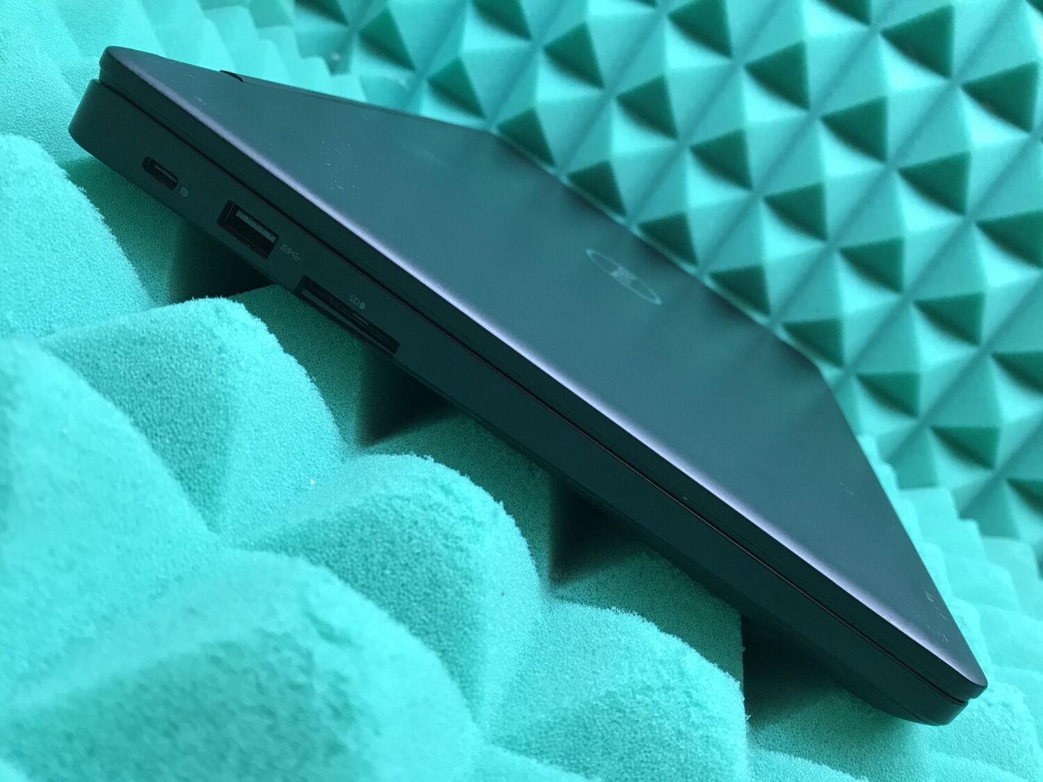 Ноутбук Dell Latitude 5490 / 14" (1366x768) TN / Intel Core i5-7300U (2 (4) ядра по 2.6 - 3.5 GHz) / 8 GB DDR4 / 256 GB SSD / Intel HD Graphics 620 / WebCam / USB 3.1 / HDMI / Windows 10 ліцензія - Зображення 7