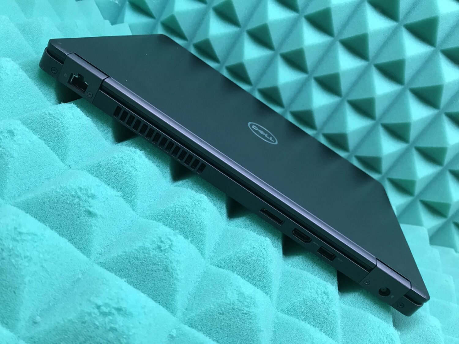 Ноутбук Dell Latitude 5490 / 14" (1920x1080) IPS / Intel Core i5-8250U (4 (8) ядра по 1.6 - 3.4 GHz) / 8 GB DDR4 / 256 GB SSD / Intel UHD Graphics 620 / WebCam / USB 3.1 / HDMI / Windows 10 ліцензія - Зображення 9