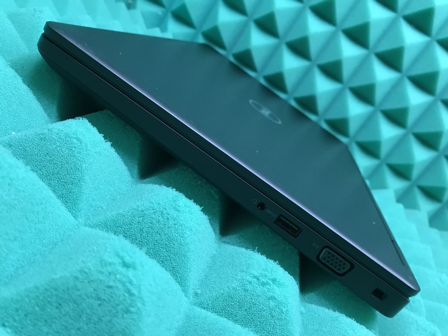 Ноутбук Dell Latitude 5490 / 14" (1920x1080) IPS / Intel Core i5-8250U (4 (8) ядра по 1.6 - 3.4 GHz) / 8 GB DDR4 / 256 GB SSD / Intel UHD Graphics 620 / WebCam / USB 3.1 / HDMI / Windows 10 ліцензія - Зображення 8